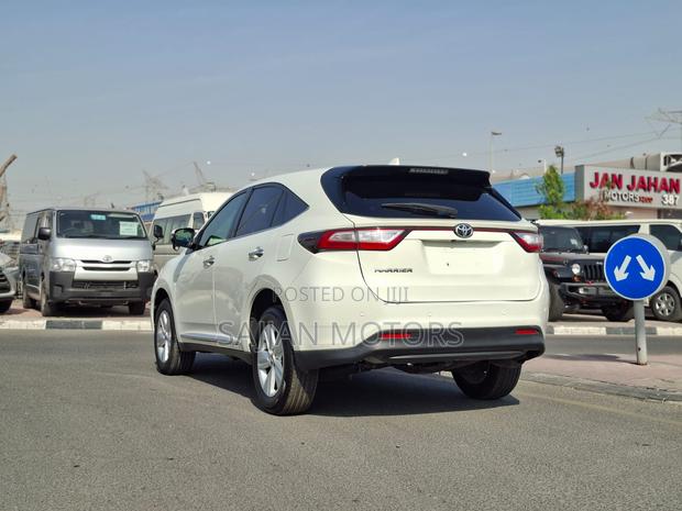 Toyota Harrier 2.0 2019 White