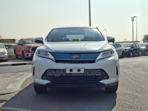 Toyota Harrier 2.0 2019 White