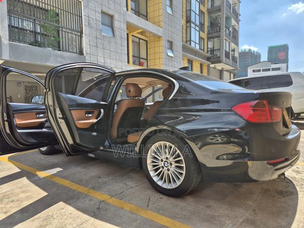 BMW 320i Sedan RWD 2014 Black