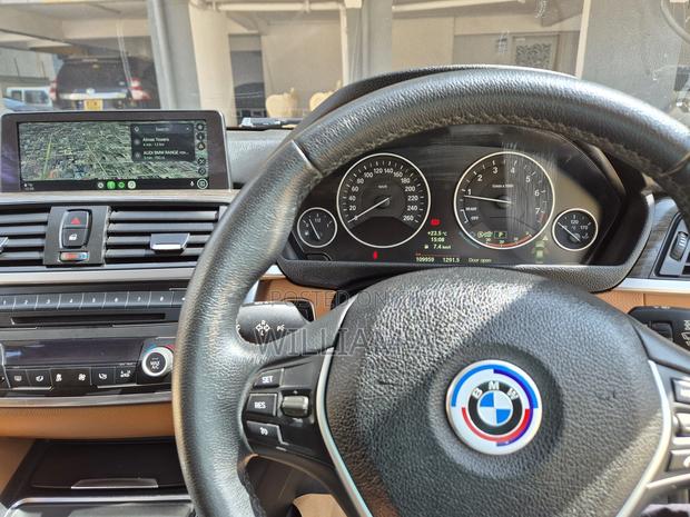 BMW 320i Sedan RWD 2014 Black