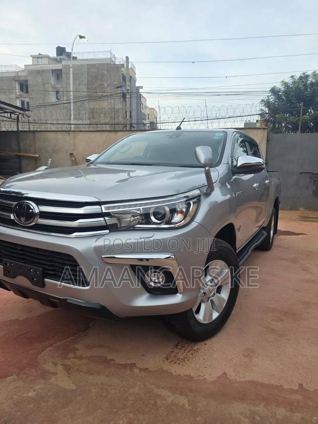 Toyota Hilux 2019 Silver