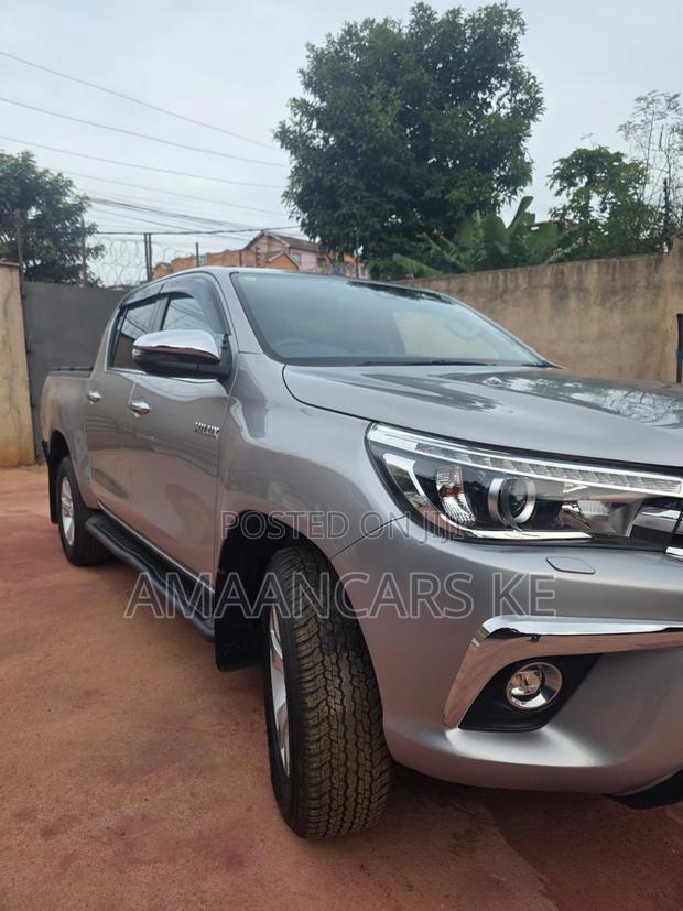 Toyota Hilux 2019 Silver