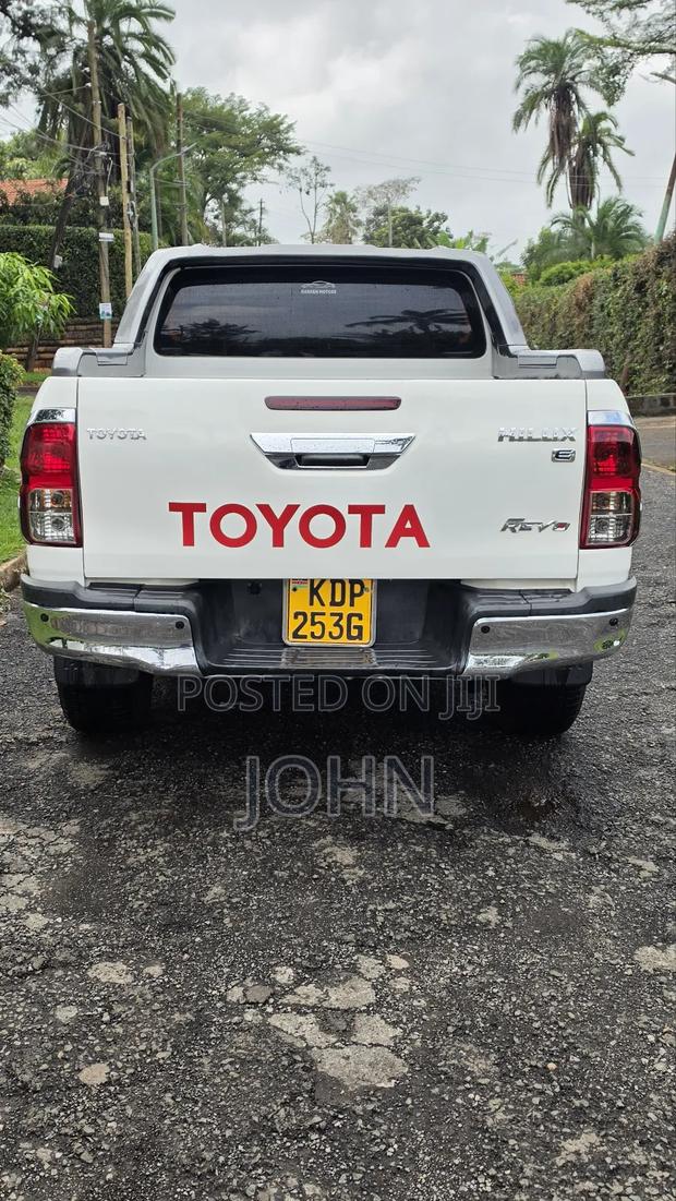 Toyota Hilux Revo Double Cab Deisel 2.8 RWD 2016 White