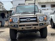 Toyota Land Cruiser 2018 Gold for sale