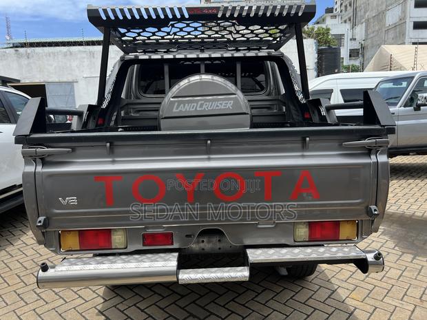 Toyota Land Cruiser 2018 Gold