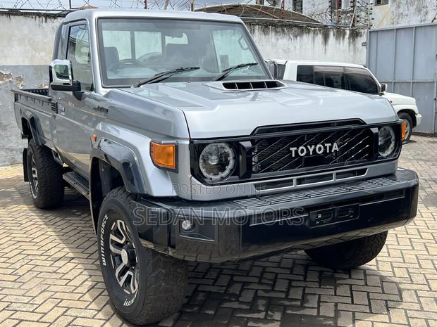 Toyota Land Cruiser 2018 Gray