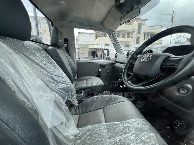 Toyota Land Cruiser 2018 Gray