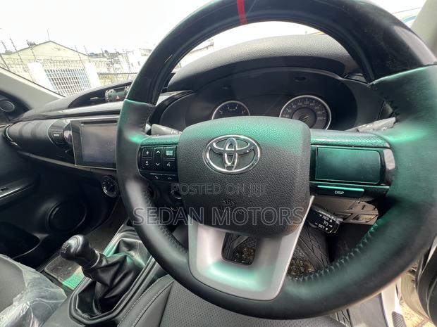 Toyota Hilux 2019 Off white