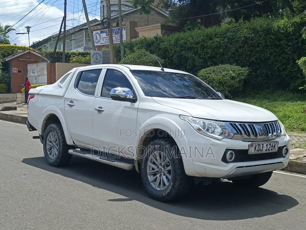 Mitsubishi L200 Double Cab 2.5 180hp 4WD 2015 White