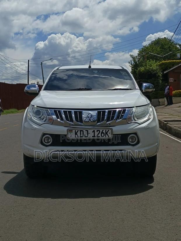 Mitsubishi L200 Double Cab 2.5 180hp 4WD 2015 White