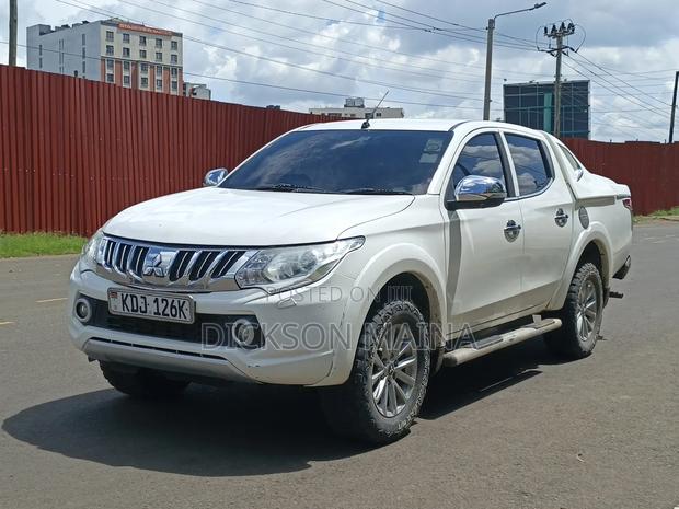 Mitsubishi L200 Double Cab 2.5 180hp 4WD 2015 White