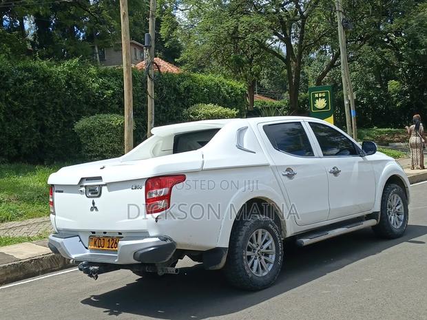 Mitsubishi L200 Double Cab 2.5 180hp 4WD 2015 White