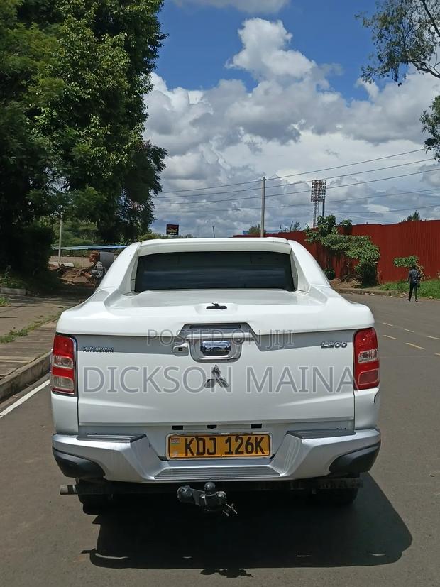 Mitsubishi L200 Double Cab 2.5 180hp 4WD 2015 White
