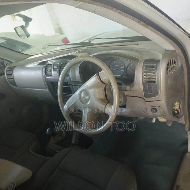 Isuzu D-MAX 2014 White