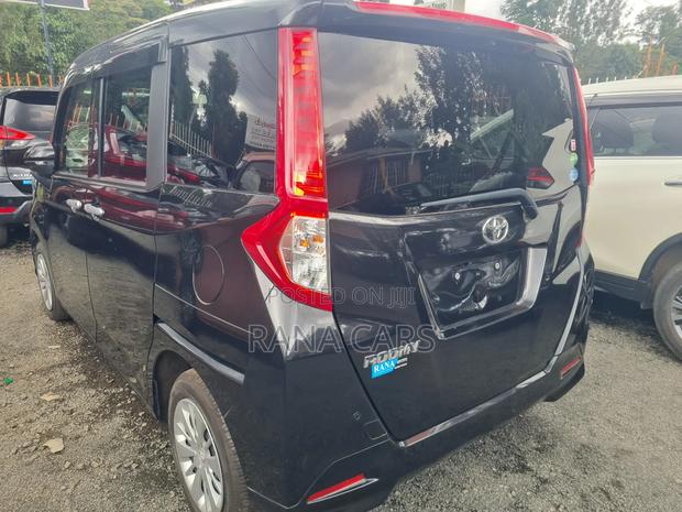 Toyota Roomy 2018 Black