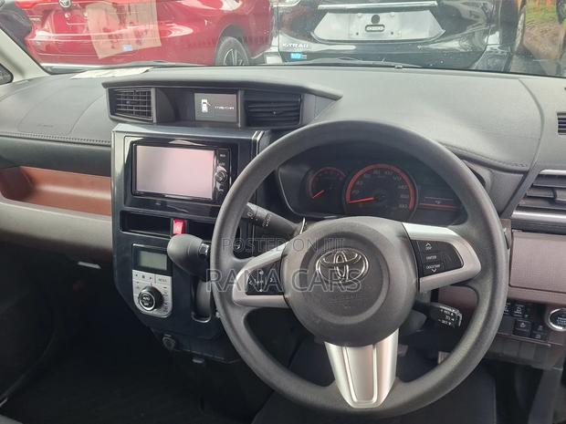 Toyota Roomy 2018 Black
