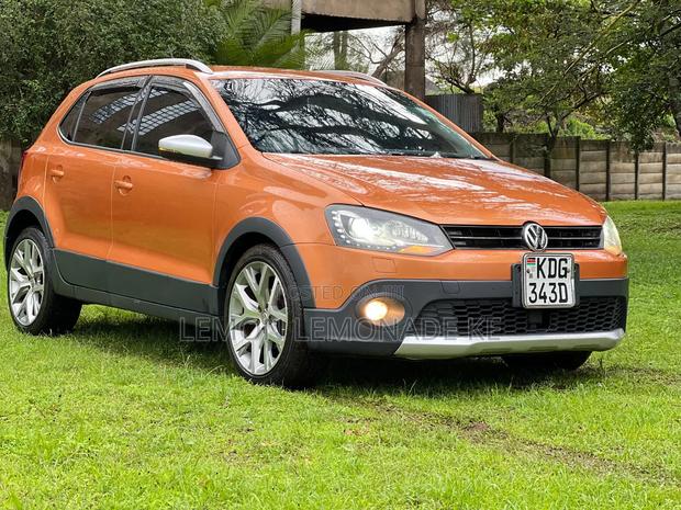 Volkswagen Polo 2015 Yellow