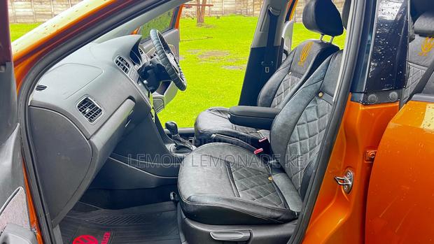 Volkswagen Polo 2015 Yellow