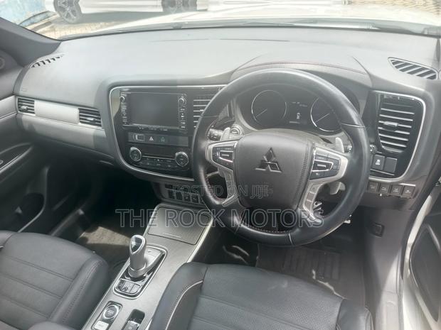 Mitsubishi Outlander 2018 White
