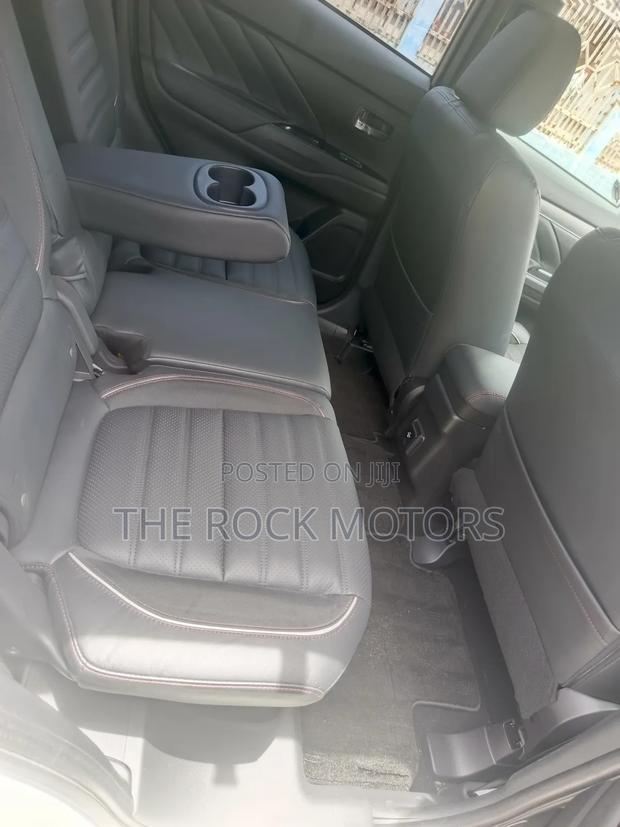 Mitsubishi Outlander 2018 White