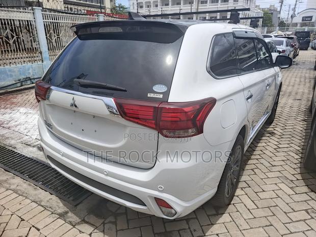Mitsubishi Outlander 2018 White