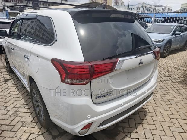 Mitsubishi Outlander 2018 White