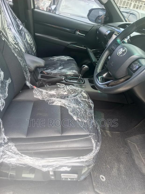 Toyota Hilux 2020 White