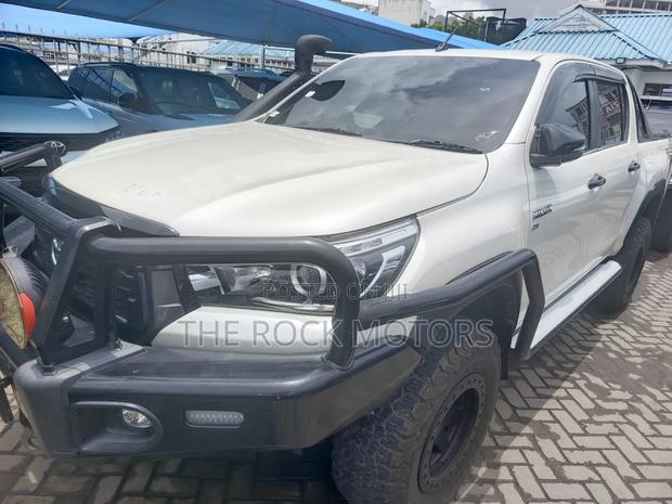 Toyota Hilux 2020 White