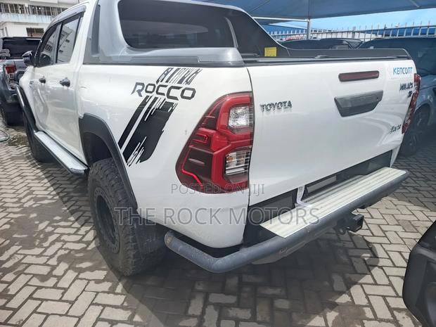 Toyota Hilux 2020 White
