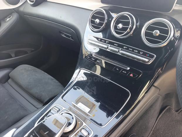 Mercedes-Benz GLC-Class 2019 Blue