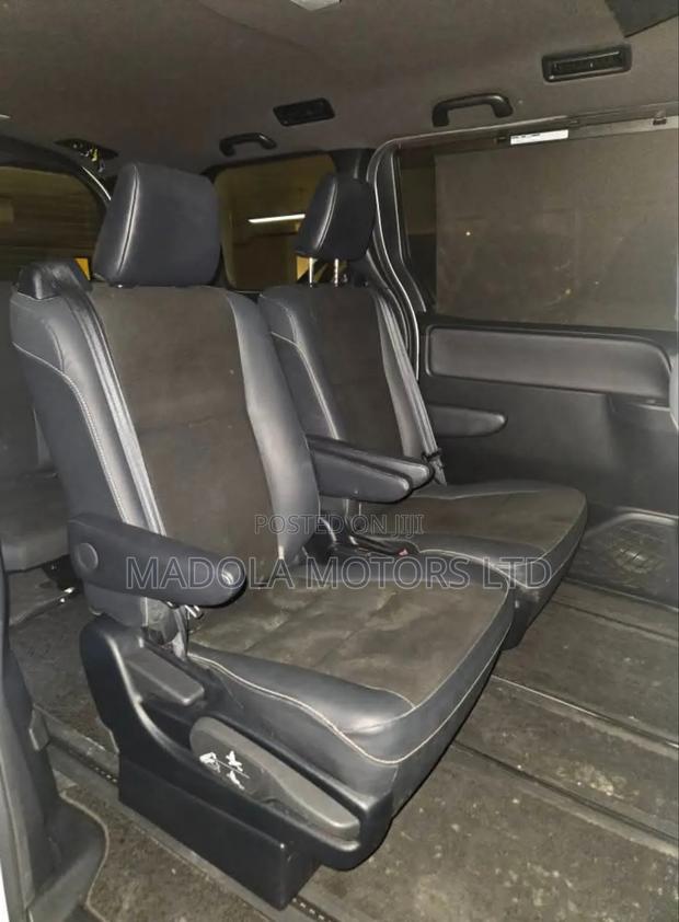 Toyota Noah 1.8 FWD Hybrid (7 seater) 2019 White