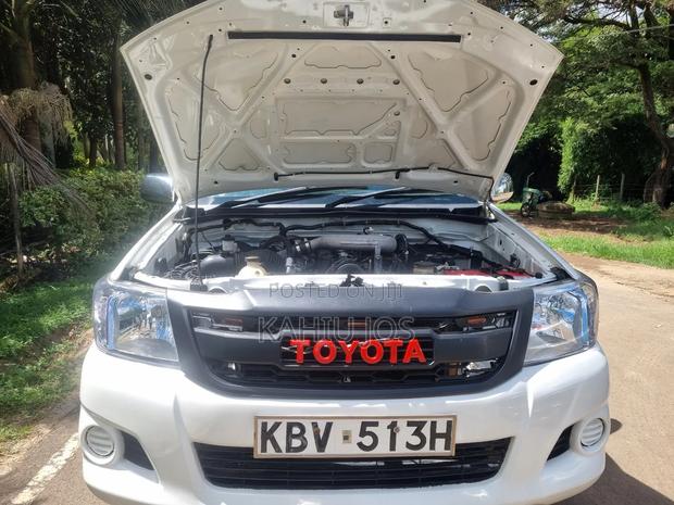 Toyota Hilux 2013 Off white
