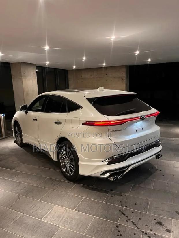 Toyota Harrier 2.0 4WD 2020 White