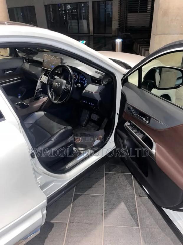 Toyota Harrier 2.0 4WD 2020 White