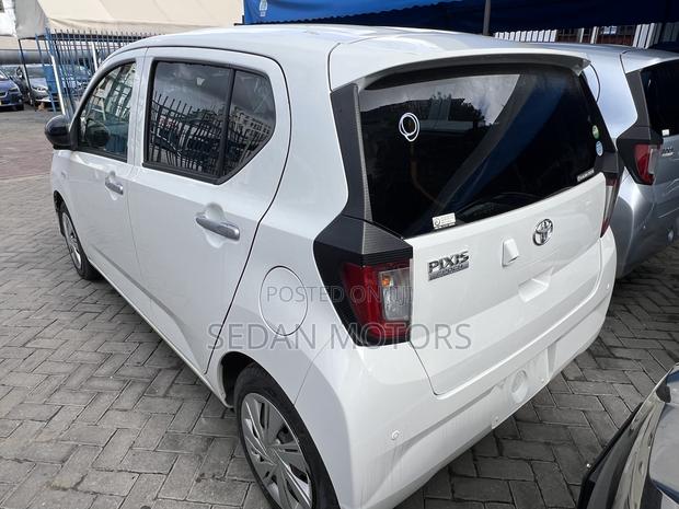 Daihatsu Mira 2019 Off white