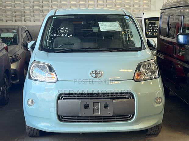 Toyota Porte 2019 Blue