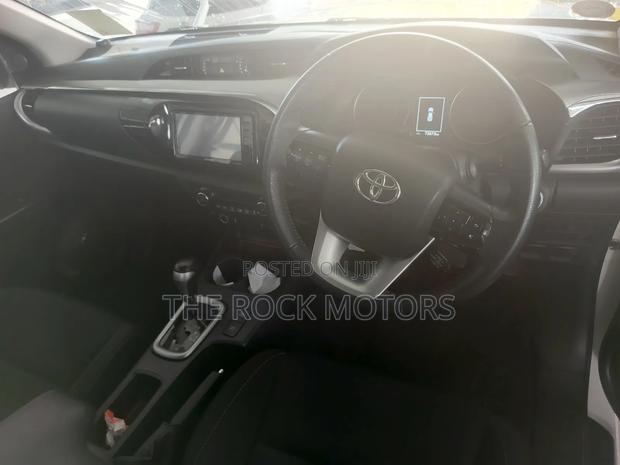 Toyota Hilux 2019 White