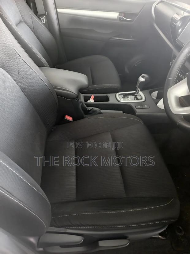 Toyota Hilux 2019 White