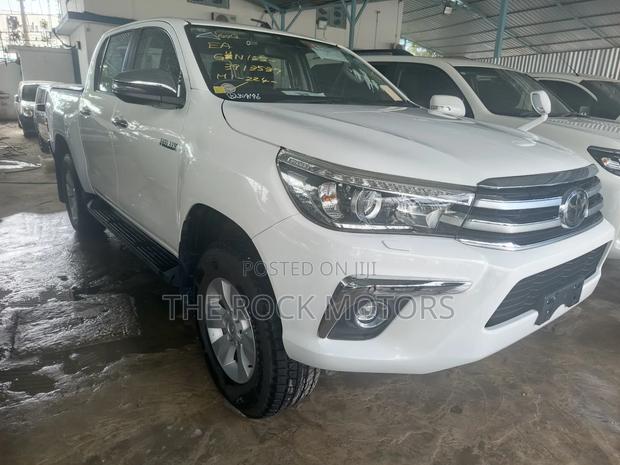 Toyota Hilux 2019 White