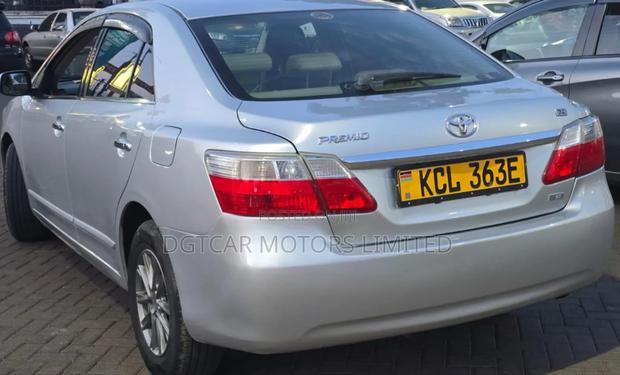 Toyota Premio 2011 Silver