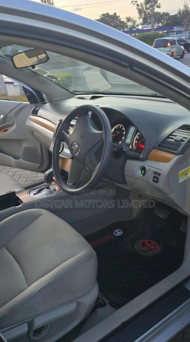 Toyota Premio 2011 Silver