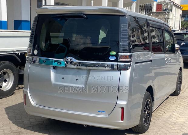 Toyota Voxy 2019 Silver