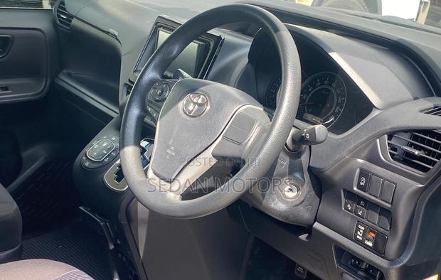 Toyota Voxy 2019 Silver