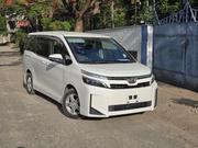 Toyota Voxy 2018 White for sale