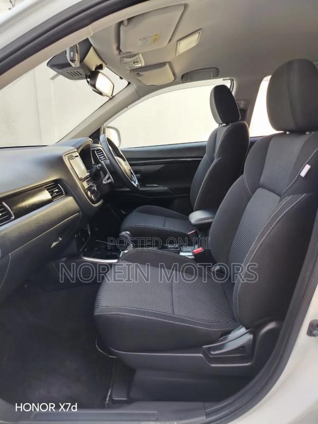 Mitsubishi Outlander 2018 White