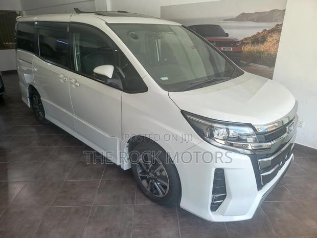 Toyota Noah 2018 White