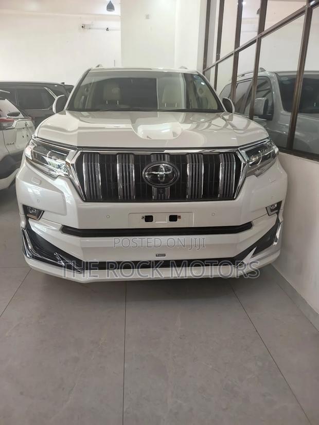 Toyota Land Cruiser Prado 2019 White