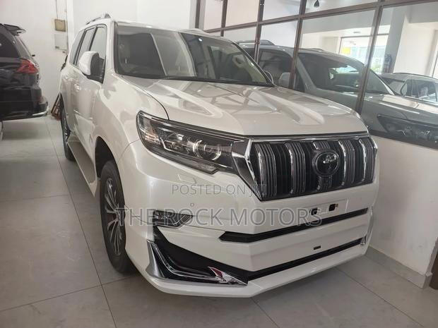 Toyota Land Cruiser Prado 2019 White