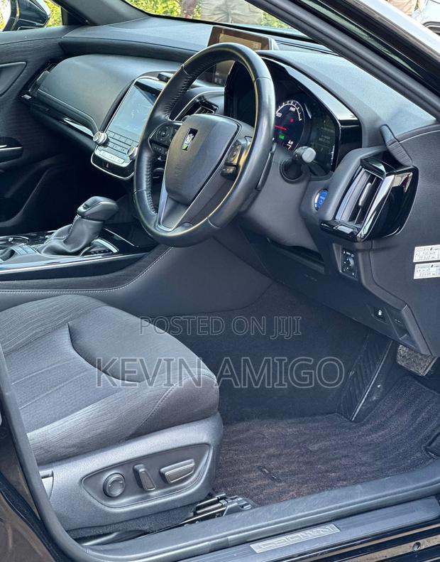 Toyota Crown 2018 Black