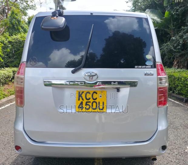 Toyota Noah 2008 Silver
